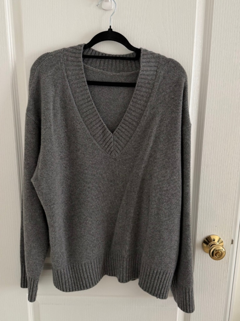 Reformation Jadey Cashmere Oversized V-Neck Sweater - Picture 4 of 6